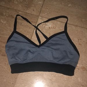 LULU LEMON SPORTS BRA! Size 4